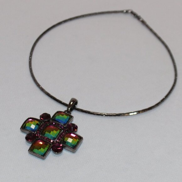 NWOT Aurora Borealis Chocker Necklace - Picture 2 of 7